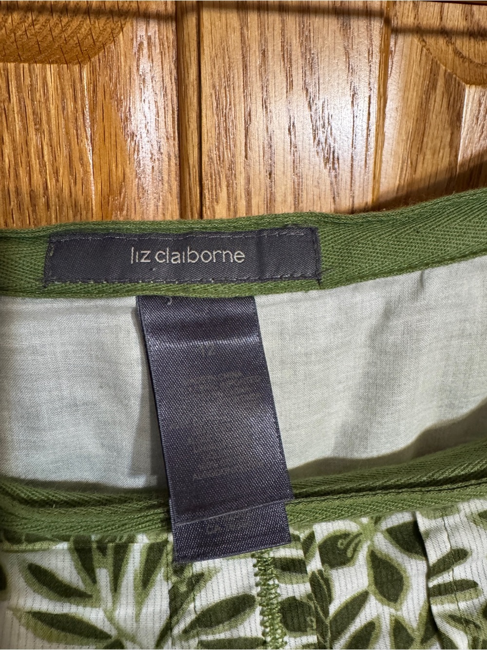 Liz Claiborne Green Leaf Print Circle Skirt Sz 12 - Picture 3 of 6